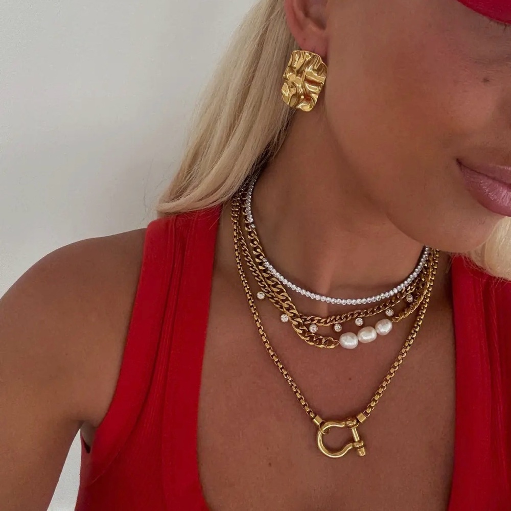 Elegant Gold or gold with silver lock 🔒 necklace